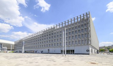 Cluj-Napoca, Romanya - 9 Mayıs 2020: Çok Amaçlı Salon, Romanya 'nın Transilvanya kenti Cluj-Napoca' daki Polyvalent Hall ve Sala Polivalenta olarak da bilinir.