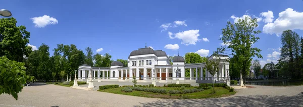 Ultrwaide Zkreslený Pohled Historické Kasino Central Parku Města Cluj Napoca — Stock fotografie