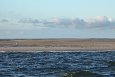 Bir kumsal Wadden Denizi