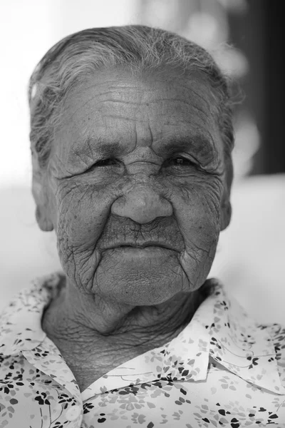 Oude vrouw uit Brazilië — Stockfoto
