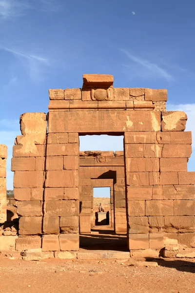 在撒哈拉沙漠的苏丹娜迦寺 — 图库照片