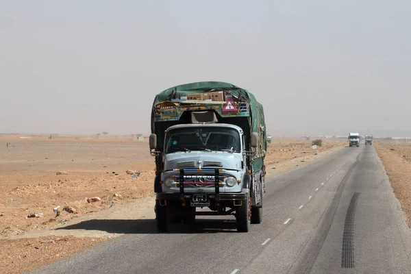 Trucks in Sudan at the Sahara crossing — Stock Photo, Image