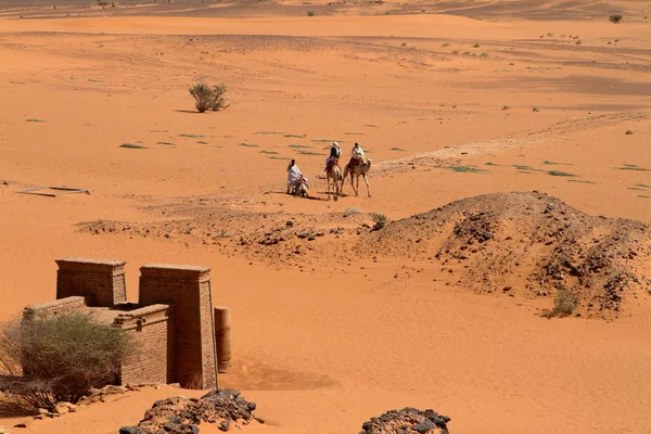Τροχόσπιτο στη Σαχάρα από το Σουδάν κοντά στο Μερόε — Φωτογραφία Αρχείου