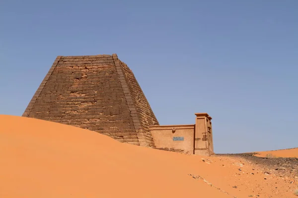 スーダン サハラでメローのピラミッド — ストック写真