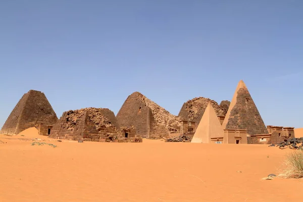 Die Pyramiden von Meroe in der Sahara von Sudan — Stockfoto