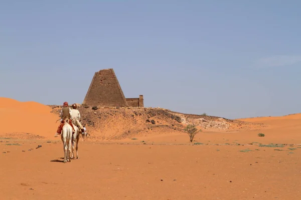 Caravana en el Sahara desde Sudán cerca de Meroe — Foto de Stock