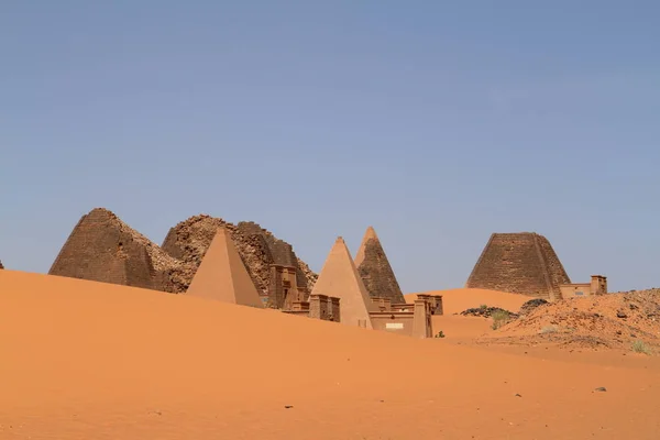 Pyramiderna i Meroe i Sudans Sahara — Stockfoto