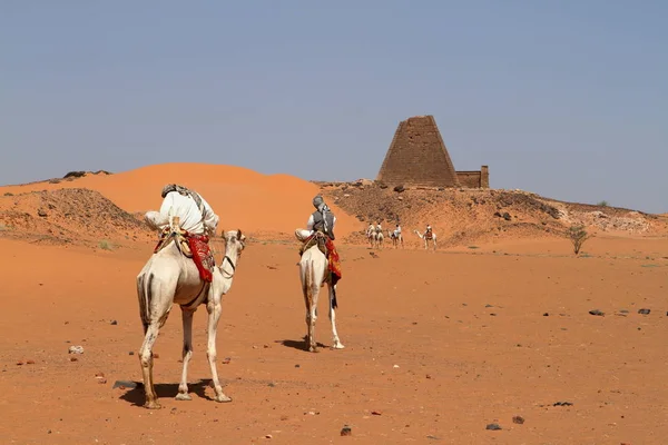 Caravana en el Sahara desde Sudán cerca de Meroe — Foto de Stock