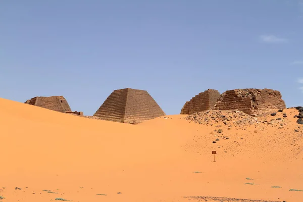 Die Pyramiden von Meroe in der Sahara von Sudan — Stockfoto