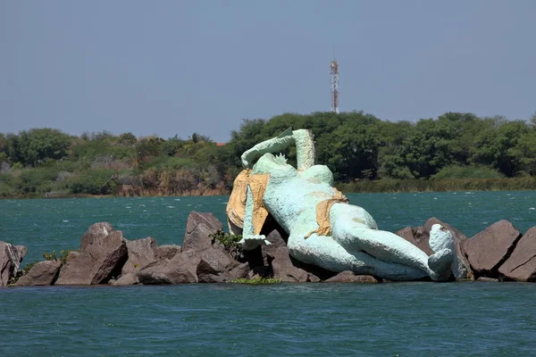 A sereia e o horizonte de Petrolina e Juazeiro no Brasil — Fotografia de Stock