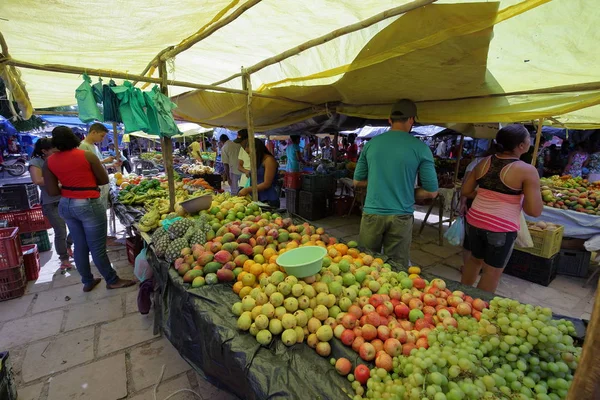 El mercado callejero de Queixo Dantas en Brasil, 14. Agosto 2016 — Foto de Stock