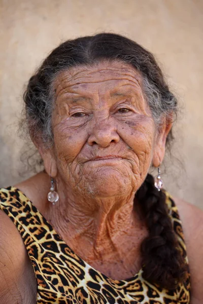 Oude vrouw uit Brazilië — Stockfoto