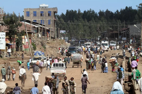 Il traffico nelle strade di Debark in Etiopia — Foto Stock