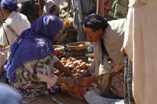 Il mercato africano di Debark in Etiopia, 14. novembre 2012 — Foto Stock