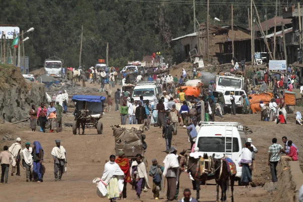 Il traffico nelle strade di Debark in Etiopia — Foto Stock