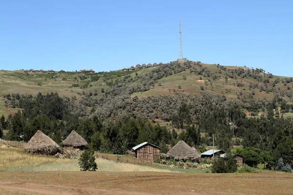 Cabañas de paja en una aldea en Etiopía — Foto de Stock