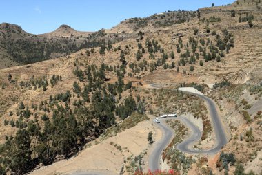 Yollar ve Serpantinli Etiyopya dağlarında aracılığıyla