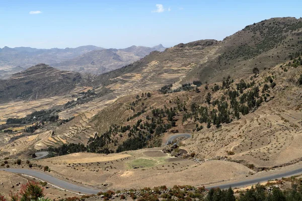 Straßen und Serpentinen durch die Berge Äthiopiens — Stockfoto