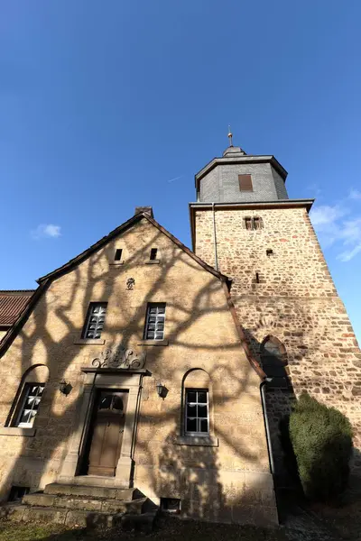 Die Schlosskirche von Herleshausen in Nordhessen — Stockfoto