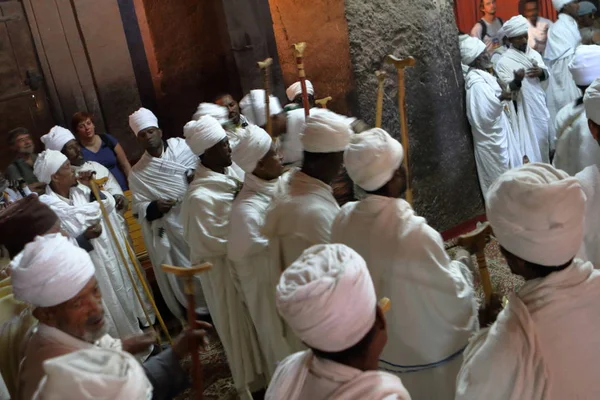 Christian ortodoxa ceremoni i hällristningen kyrkorna i Lalibela — Stockfoto