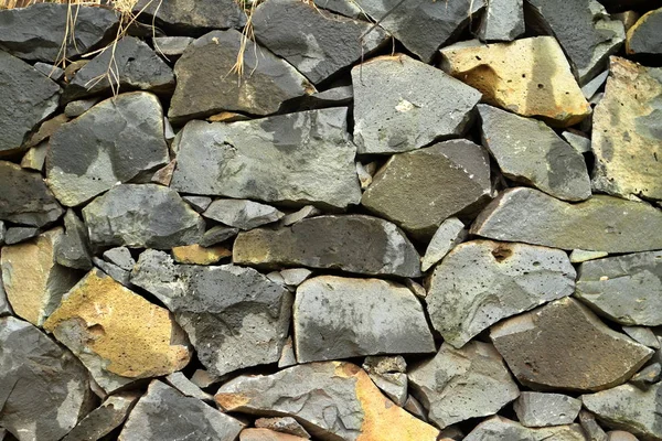 Натуральна кам'яна стіна — стокове фото