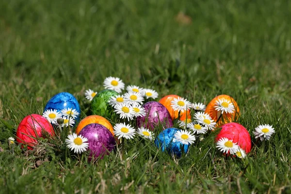 Los coloridos huevos de Pascua —  Fotos de Stock