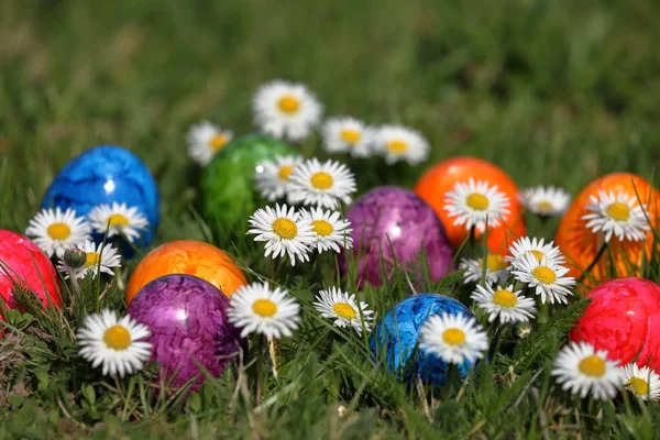 Los coloridos huevos de Pascua —  Fotos de Stock