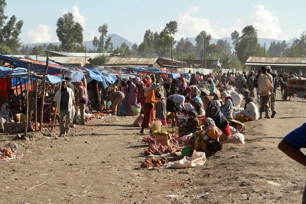 Persone in un mercato africano in Etiopia — Foto Stock