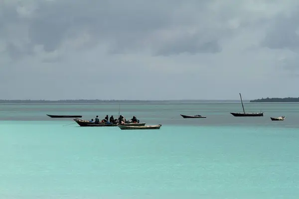Barcos de pesca y veleros en el Océano Índico —  Fotos de Stock