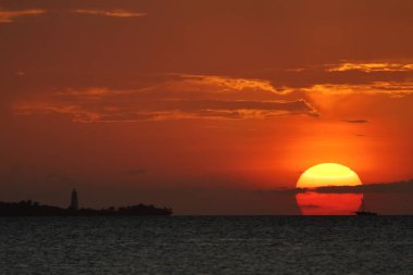 Zanzibar üzerinde günbatımında Yelkenliler
