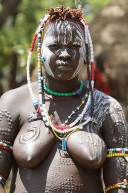 Etiyopya 'nın omo vadisinde Mursi kadınları