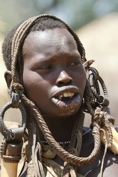Жінки - мурсі в омо - долині етіопії. — стокове фото