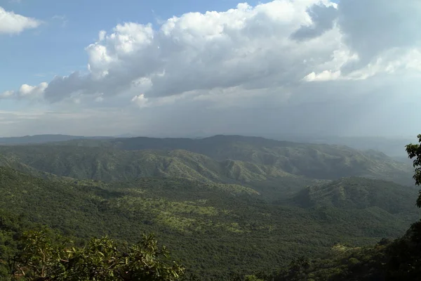 Landskapet i dalen Omo i Etiopien — Stockfoto