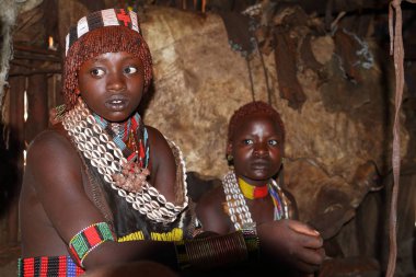 Omo Vadisi Etiyopya'da kadınlardan Hamar