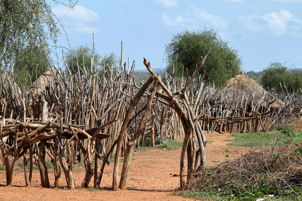 Παραδοσιακές Καλύβες άχυρο σε η κοιλάδα όμο της Αιθιοπίας — Φωτογραφία Αρχείου