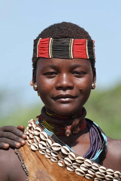 马尔妇女从在埃塞俄比亚的奥莫山谷 — 图库照片
