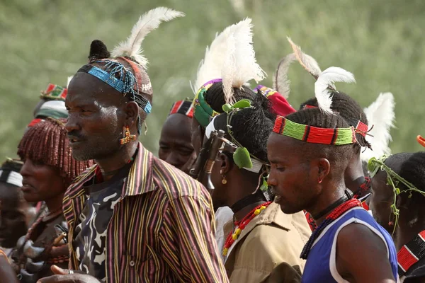 De Bull Jumping ceremonie in de Omo vallei van Ethiopië — Stockfoto