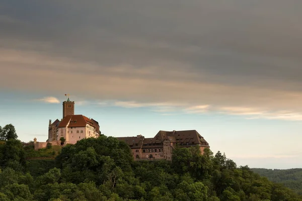 Het kasteel Wartburg bij Eisenach in de deelstaat Thüringen — Stockfoto
