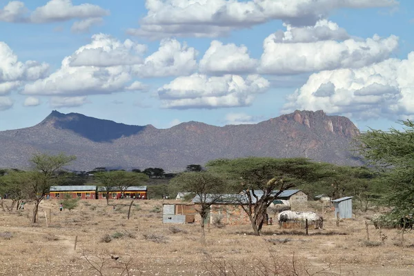 Pueblo y casas de la tribu f Samburu en Kenia —  Fotos de Stock