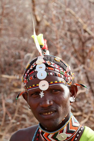 Tocado de un guerrero samburu en Kenia — Foto de Stock