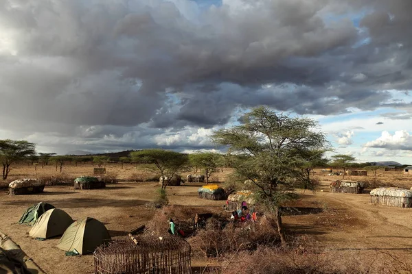 アフリカのサンブル村でのキャンプの冒険 — ストック写真