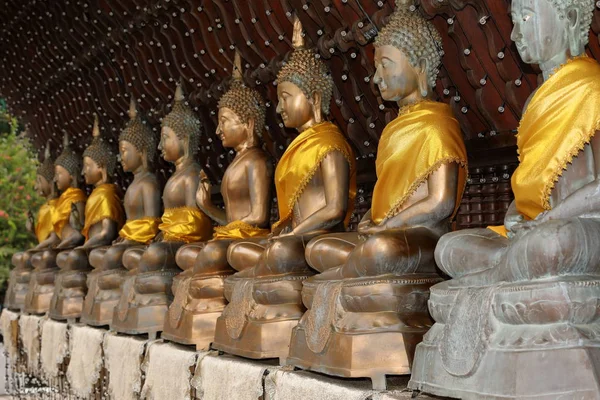 Buddha figura nel tempio Seema Malaka di Colombo nello Sri Lanka — Foto Stock