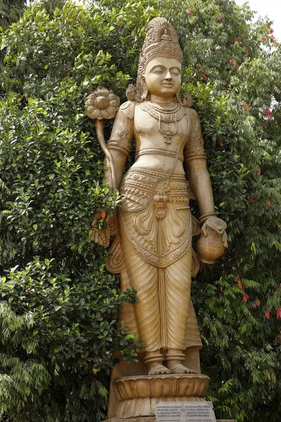 Estatua de Dios en el templo Kelaniya Raja Maha Vihara de Colombo — Foto de Stock