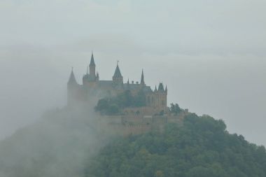 Hohenzollern Kalesi yakınındaki Hechingen Almanya