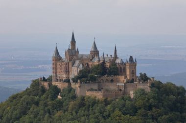 Hohenzollern Kalesi yakınındaki Hechingen Almanya