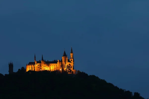 霍亨索伦城堡附近在德国 Hechingen — 图库照片