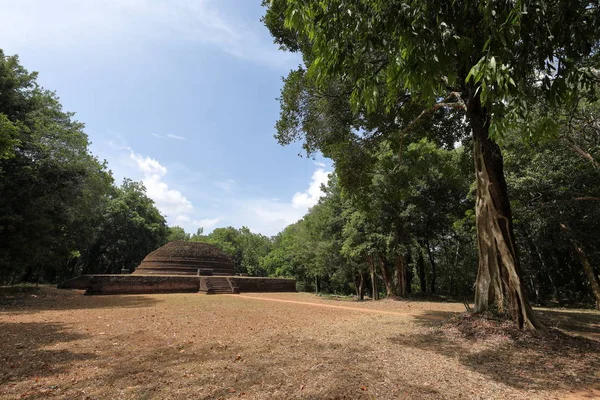 Die antiken Tempelruinen von sabashalawa bei sigiriya in sri lanka — Stockfoto