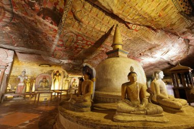 Sri Lanka Dambulla mağara tapınakları