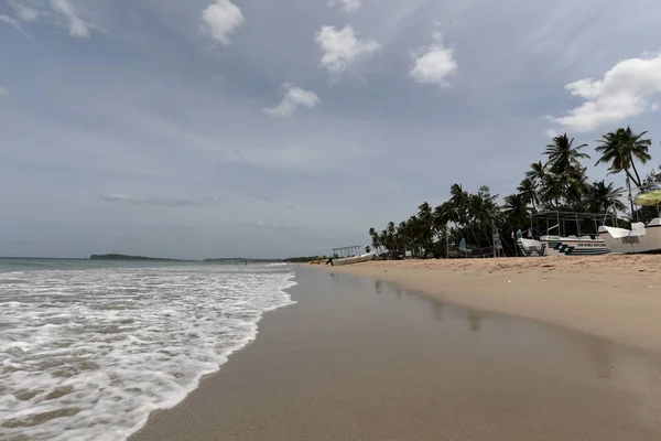La playa de Trincomalee en Sri Lanka — Foto de Stock