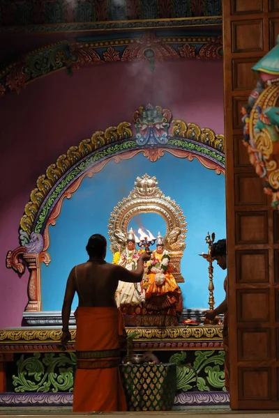 Hindoe ceremonie in de tempel van Trincomalee op Sri Lanka — Stockfoto